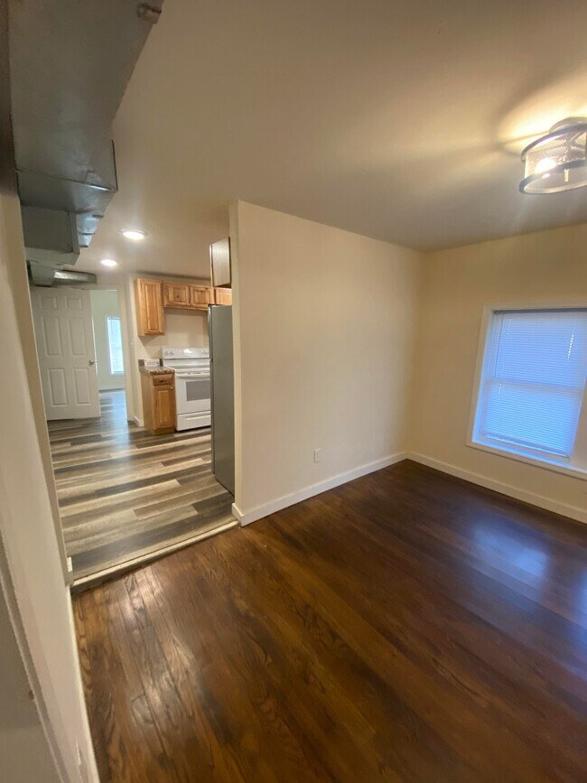 Building Photo - 1611 Nutwood St