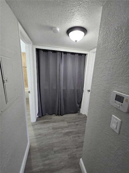 Building Photo - 3044 Antique Oaks Cir