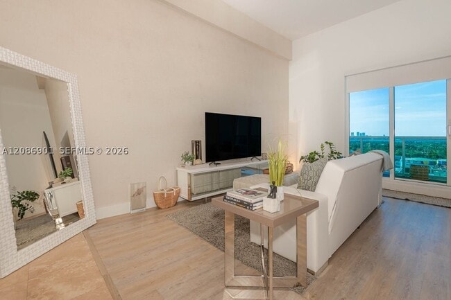 Building Photo - 2301 Collins Ave