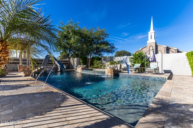 Building Photo - 2013 E Mallory St