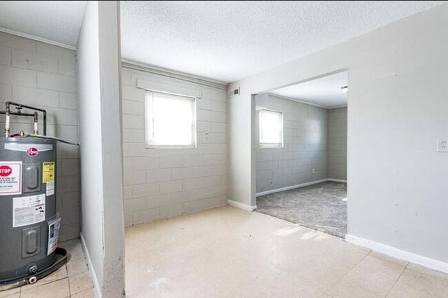 Building Photo - COMING SOON !!! | Just Minutes from Downto...