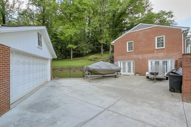 Building Photo - 42 Pine Lake Dr NW