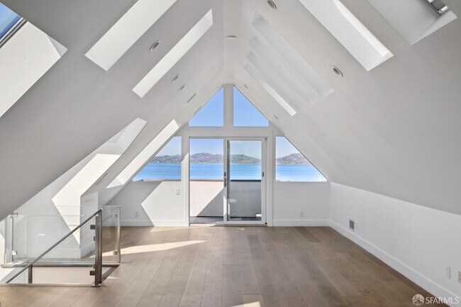 Building Photo - 2336 Broadway