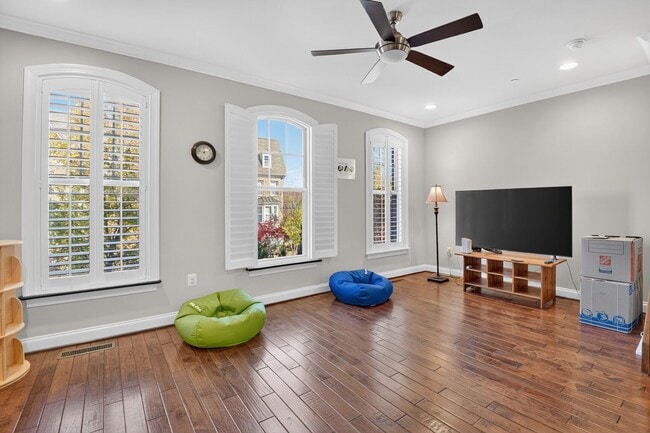 Building Photo - 7902 Yellowstone Way