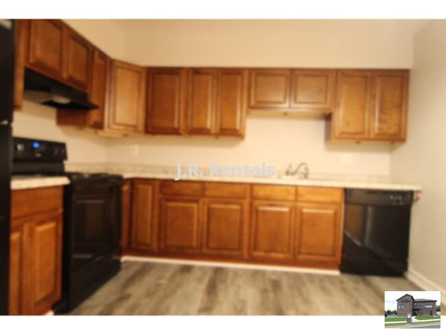 Building Photo - 2102 Hunt Dr