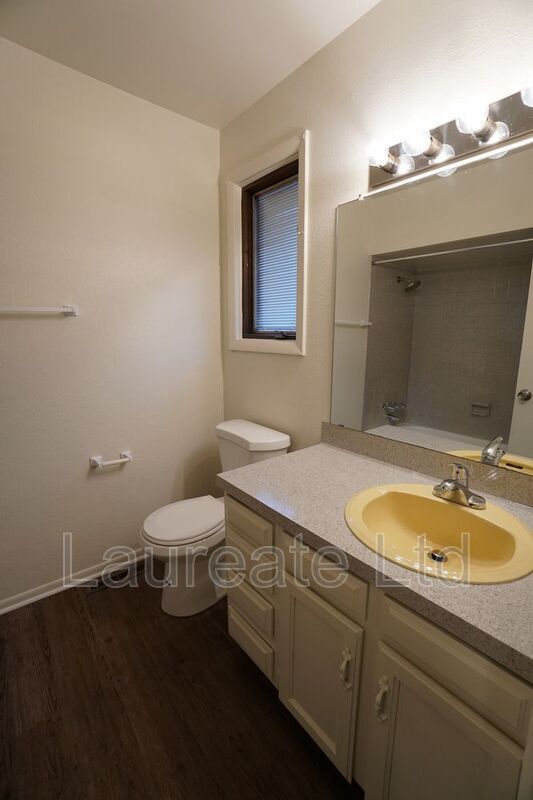Building Photo - 7843 W Quarto Ave
