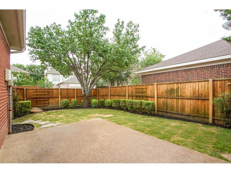 Building Photo - 546 Raintree Cir