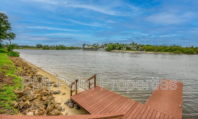 Building Photo - 390 Golfview Rd