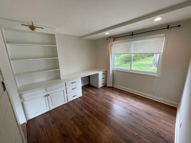 Building Photo - Charming Bungalow