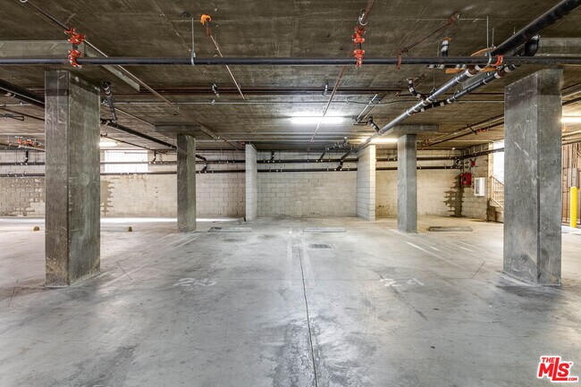 Building Photo - 14735 Friar St