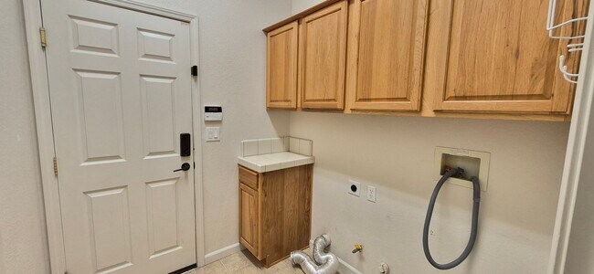 Building Photo - 1085 Crystal Springs Dr