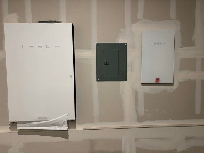 Building Photo - 344 N Geyserville Wy