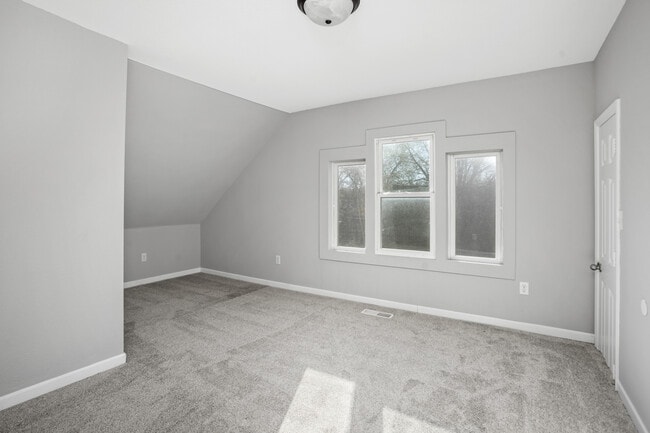 Building Photo - 319 6th St NW