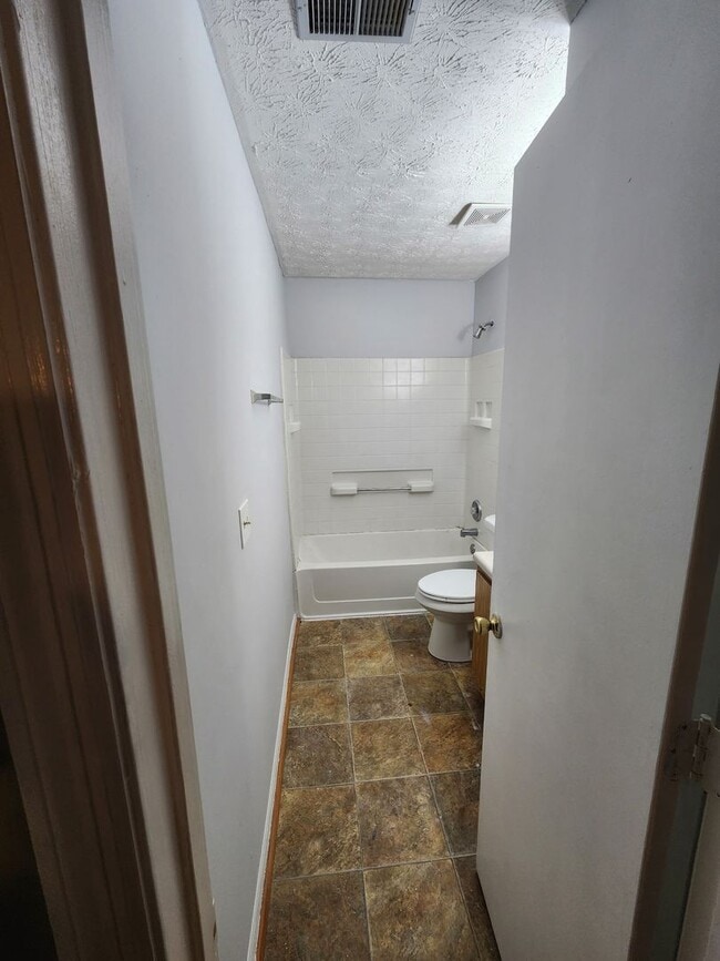 Building Photo - Move In Ready 3 Bedroom 2 Full Bath Home! ...