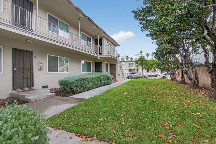 Building Photo - 216 E Burnett St