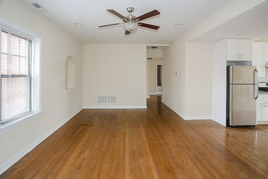 Building Photo - 1819 W Leland Ave