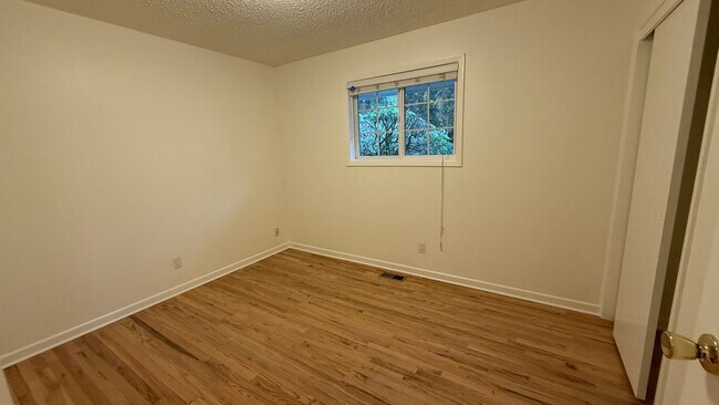 Building Photo - Stunning Forest Retreat in Lake Oswego 3 beds 2 baths + Den; Video!