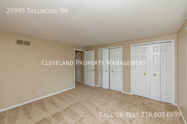 Building Photo - 25995 Tallwood Dr
