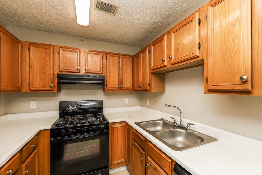 Building Photo - 3517 Ten Oaks Cir