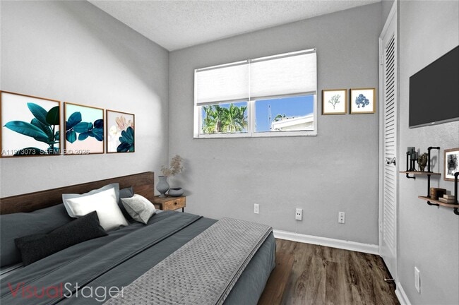 Building Photo - 949 SE 10th Ct