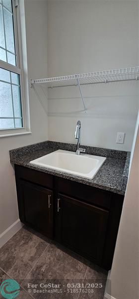 Building Photo - 5461 Empire Dr