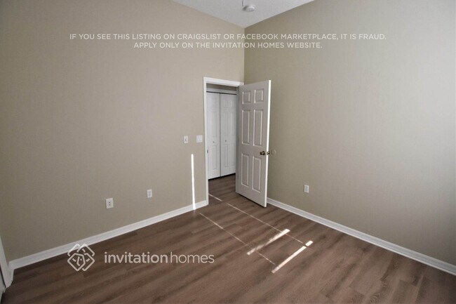 Building Photo - 3960 Woodview Dr