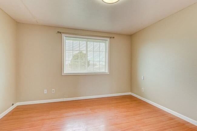 Building Photo - 3 Bed 2 Bath Country living (Landscaping I...