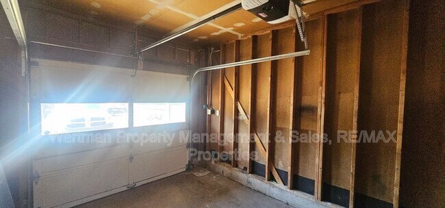 Building Photo - 167 Judson St