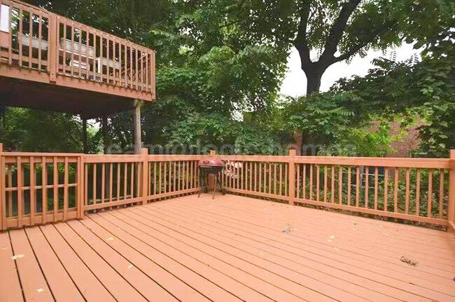 Deck - 2320 Eldridge St