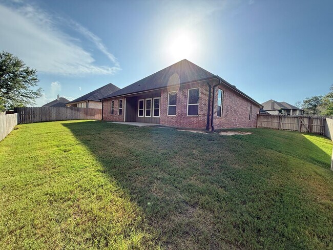 Building Photo - 1037 Stagecoach Bend