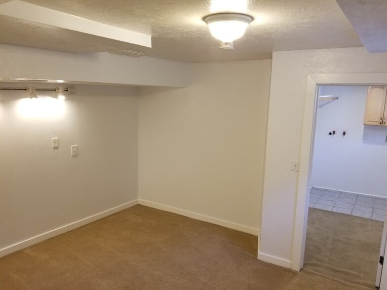 Building Photo - 1869 S 500 E