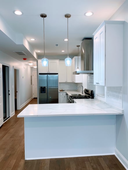 Building Photo - 3949 S California Ave