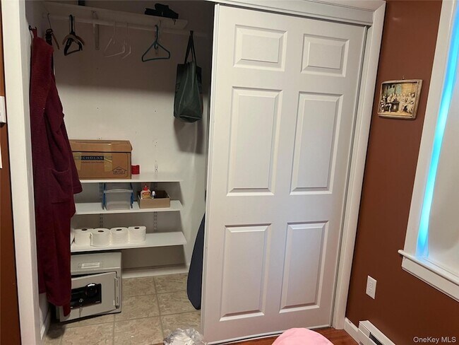 Building Photo - 7 W Bank St