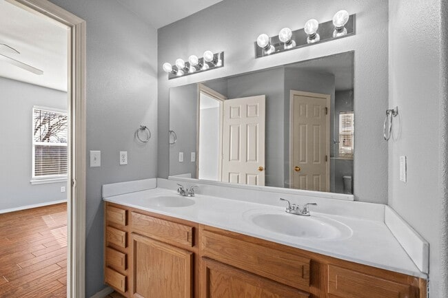 Building Photo - Charming 3-Bedroom Home in Prime Bentonville Location!