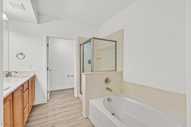 Building Photo - 825 Canterra St