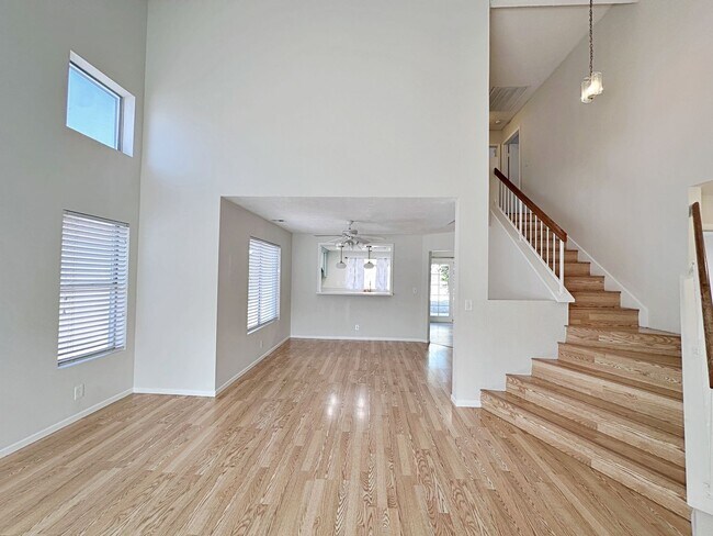 Building Photo - 4 BEDROOM 2.5 BATH HOME