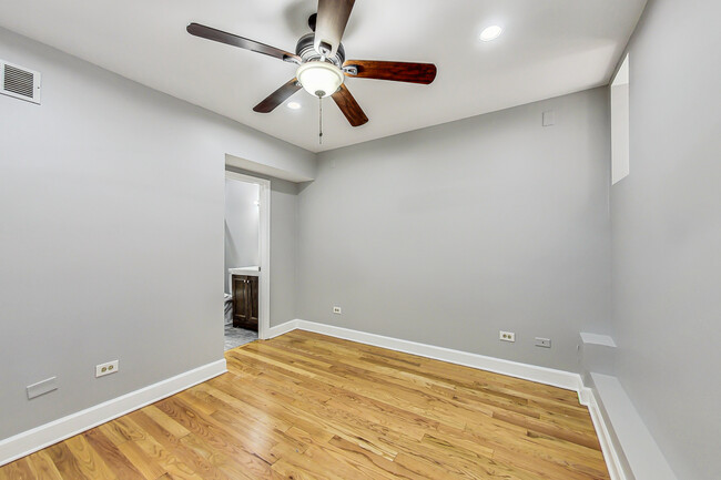 Building Photo - 864 W Aldine Ave