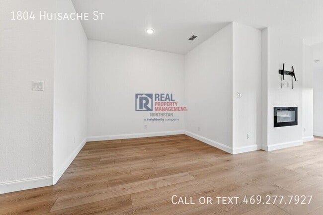 Building Photo - 1804 Huisache St