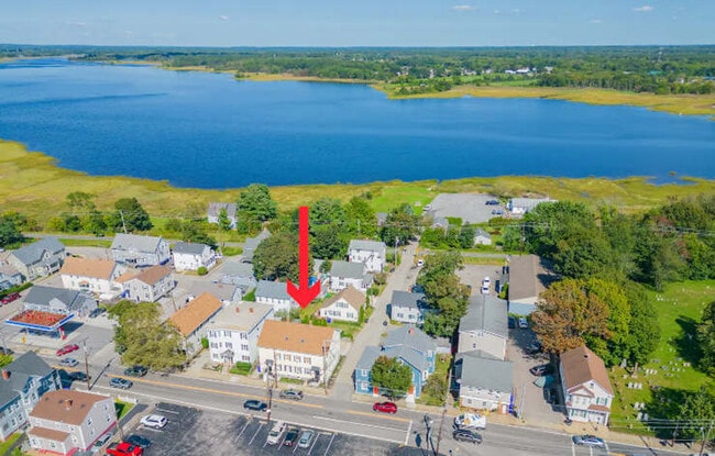 Building Photo - 136 Main St