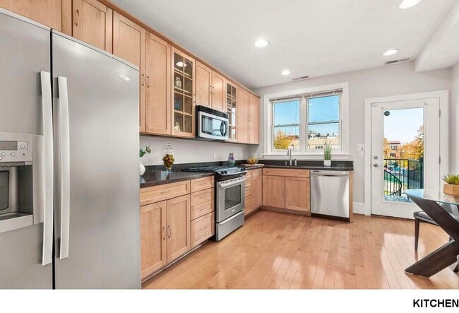 Building Photo - Gorgeous 2br/2ba Upper Level Rowhome with ...