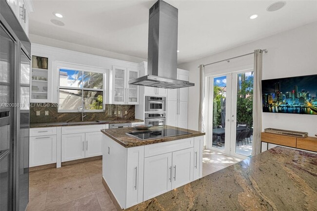 Building Photo - 2143 N Bay Rd