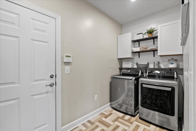 Building Photo - Elegant Single-Family Residence with Upscale Finishes in Amenity-Rich Community