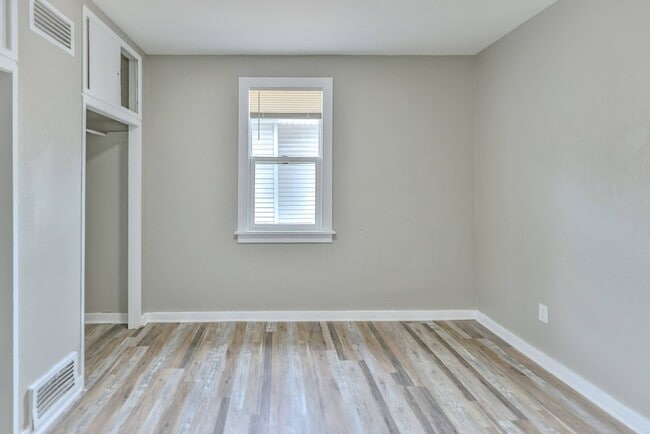 Primary Photo - Cozy Home