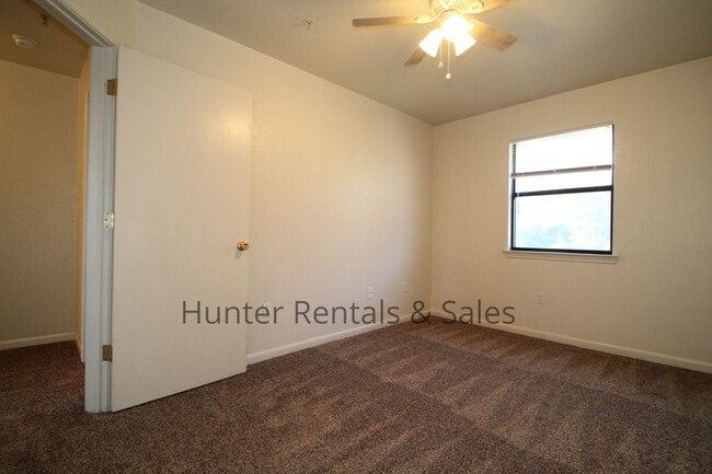 Building Photo - Move in Today!