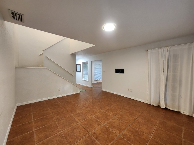 Building Photo - 4437 Rayfield Dr