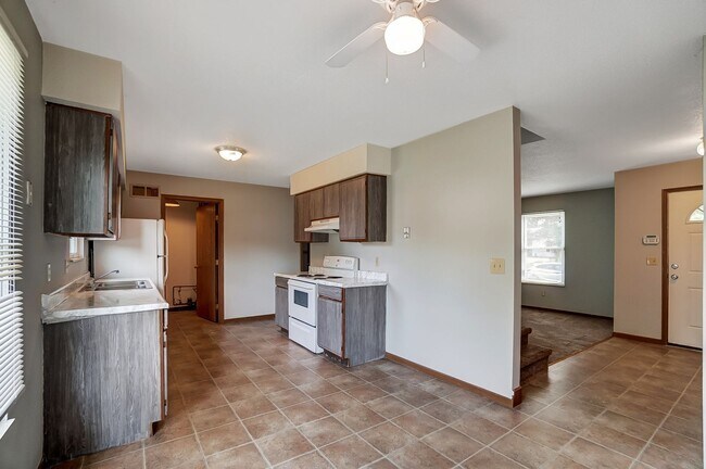 Building Photo - 3540 Willow Run Dr