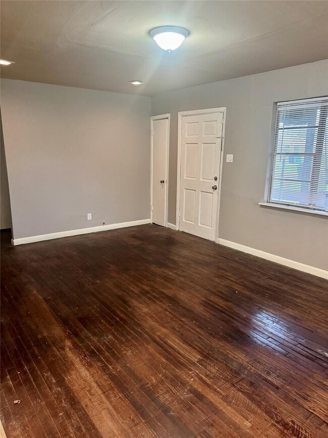 Building Photo - 7915 Flintridge Dr