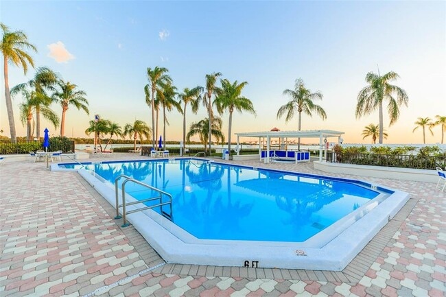 Building Photo - 6357 Bahia Del Mar Blvd S