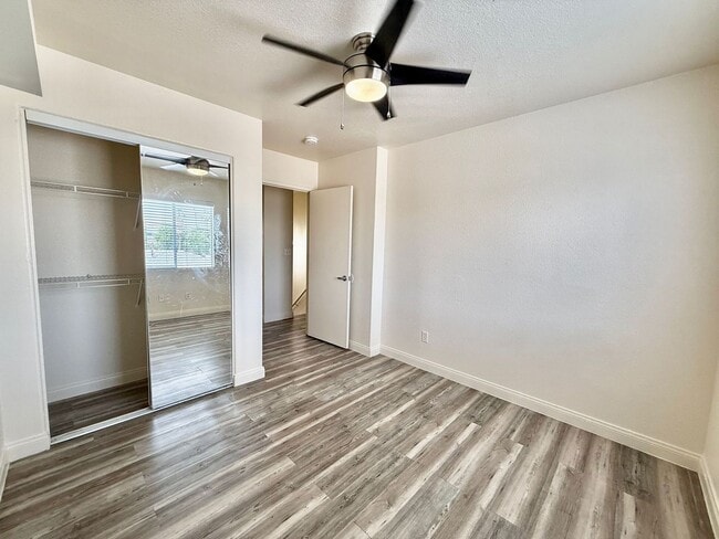 Building Photo - Stylishly Home in Gated Community – Minute...