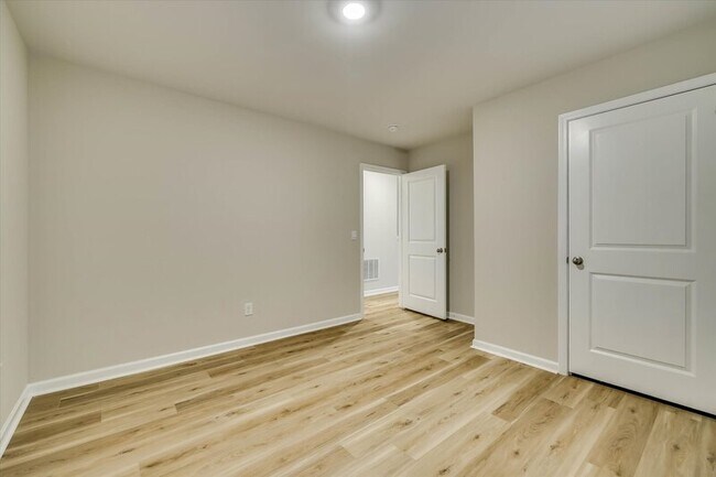 Building Photo - 6099 Whitewater Dr